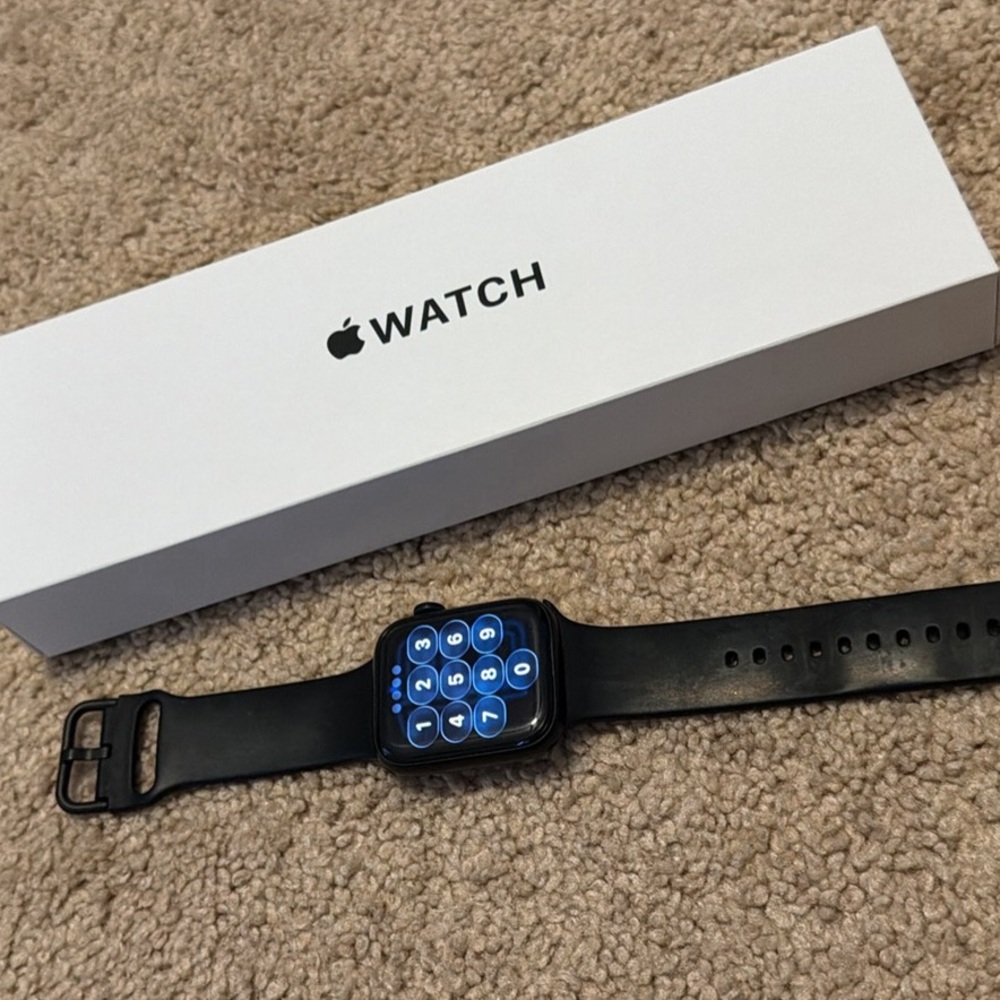 Apple Watch - image 2
